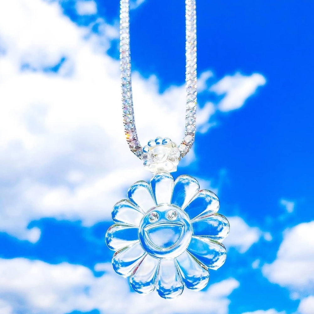 NEW LIMITED EDITION CRYSTAL FLOWER PENDANT NECKLACE.